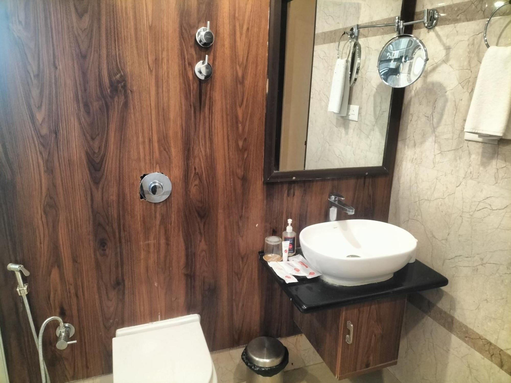 Zip By Spree Hotels Surabi International Vellore Buitenkant foto